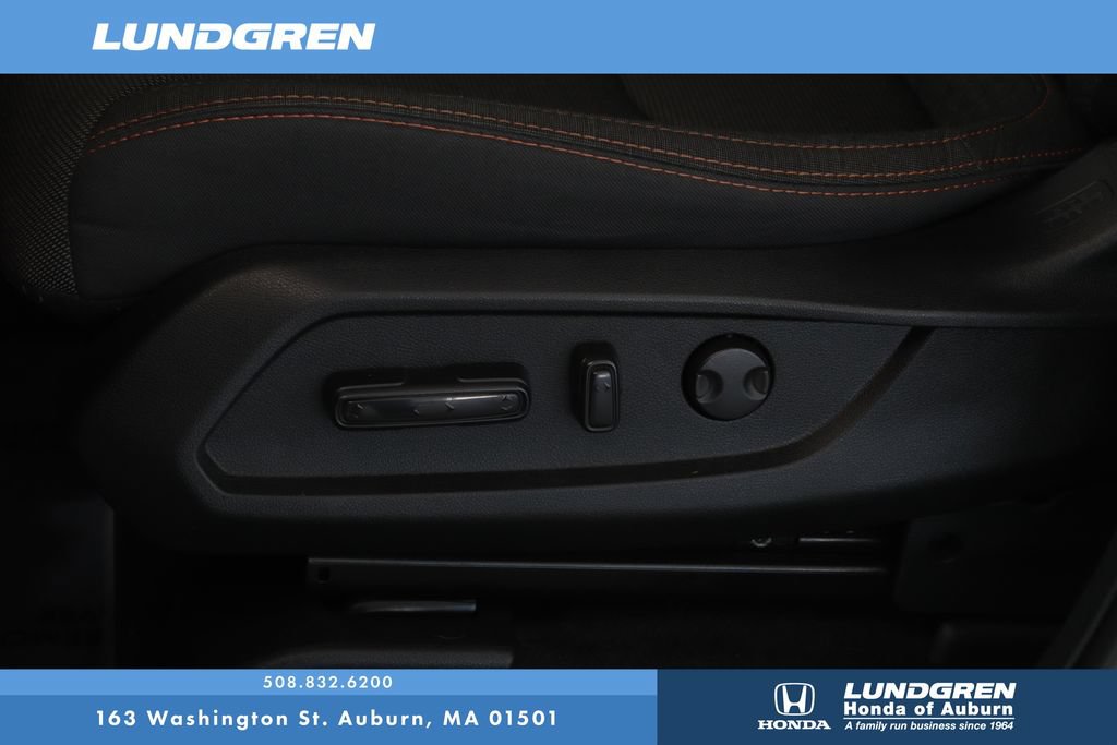 Used 2025 Honda Pilot Sport image 12