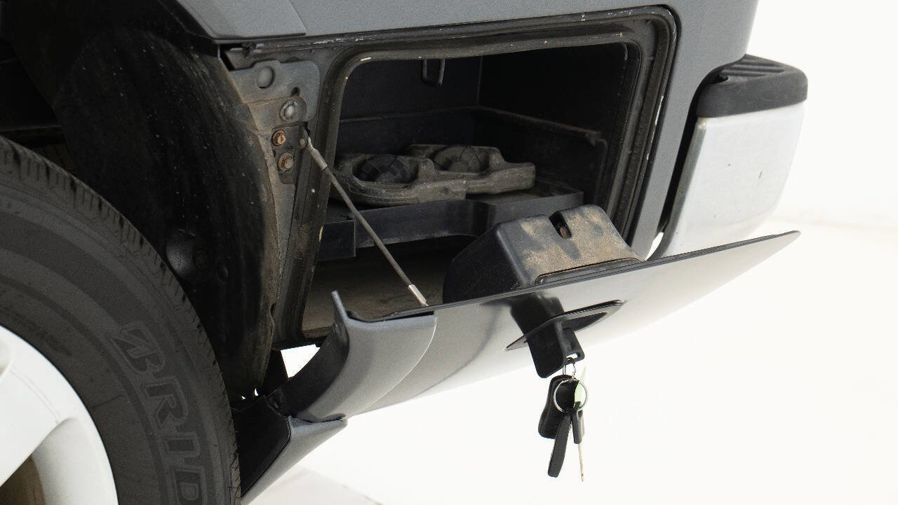 Used 2008 Nissan Titan LE AWD/4WD image 18