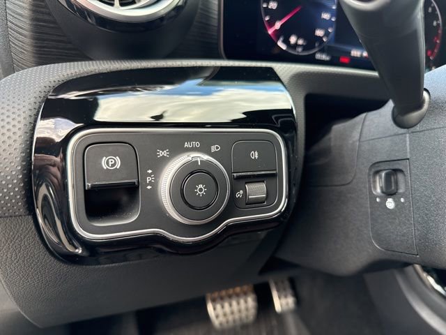 Used 2025 Mercedes-Benz CLA 250 4MATIC image 16