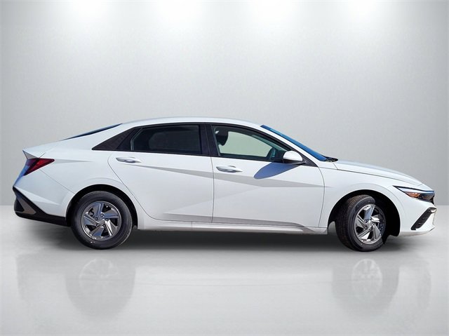 New 2026 Hyundai Elantra SE image 3