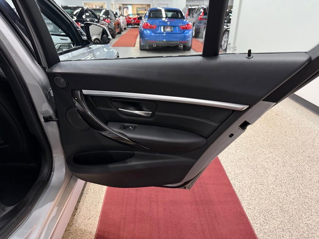 Used 2017 BMW 340i xDrive Sedan AWD/4WD image 32