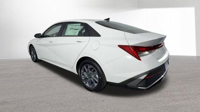 Used 2025 Hyundai Elantra Hybrid FWD image 6