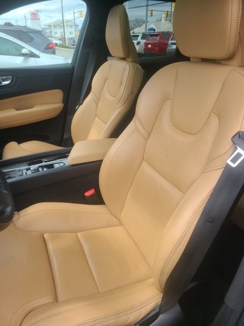 Used 2021 Volvo XC60 T5 Inscription w/ Advanced Package image 3