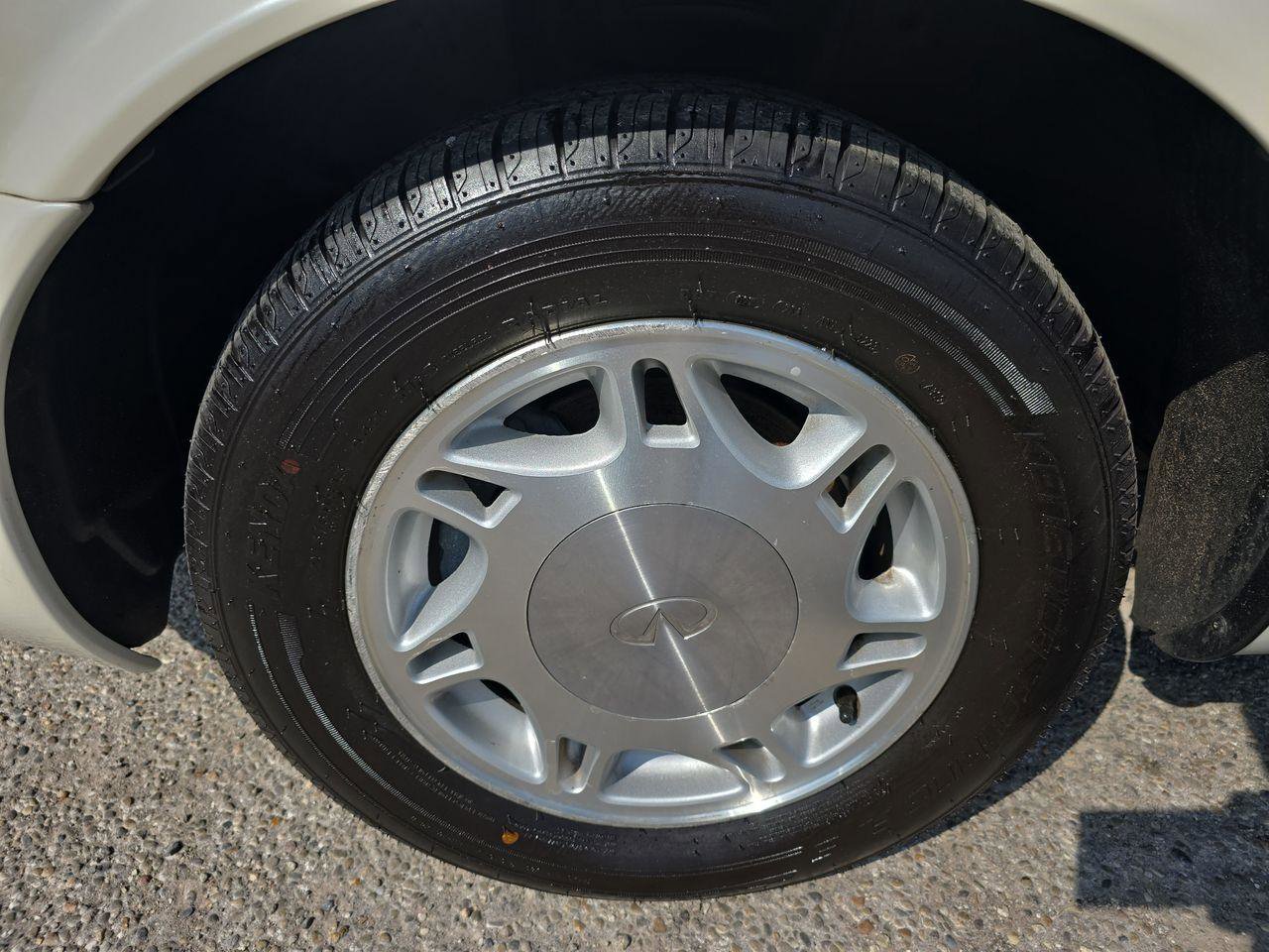 Used 1997 INFINITI J30 RWD image 35