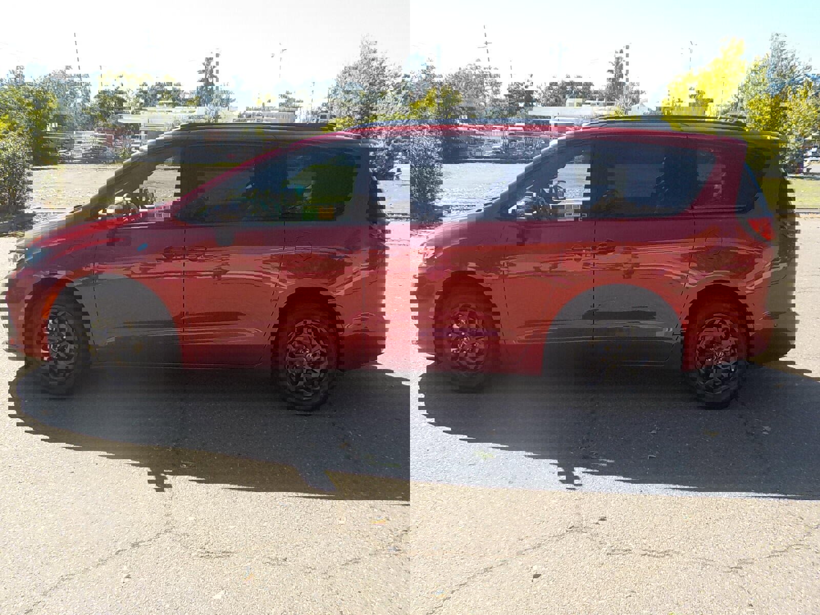 Used 2025 Chrysler Pacifica Premium image 9