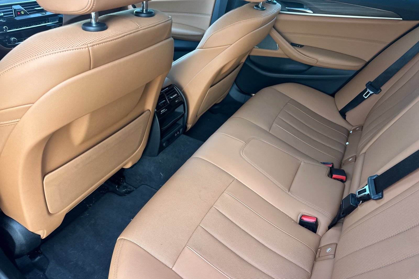 Used 2023 BMW 530e w/ M Sport Package RWD image 14