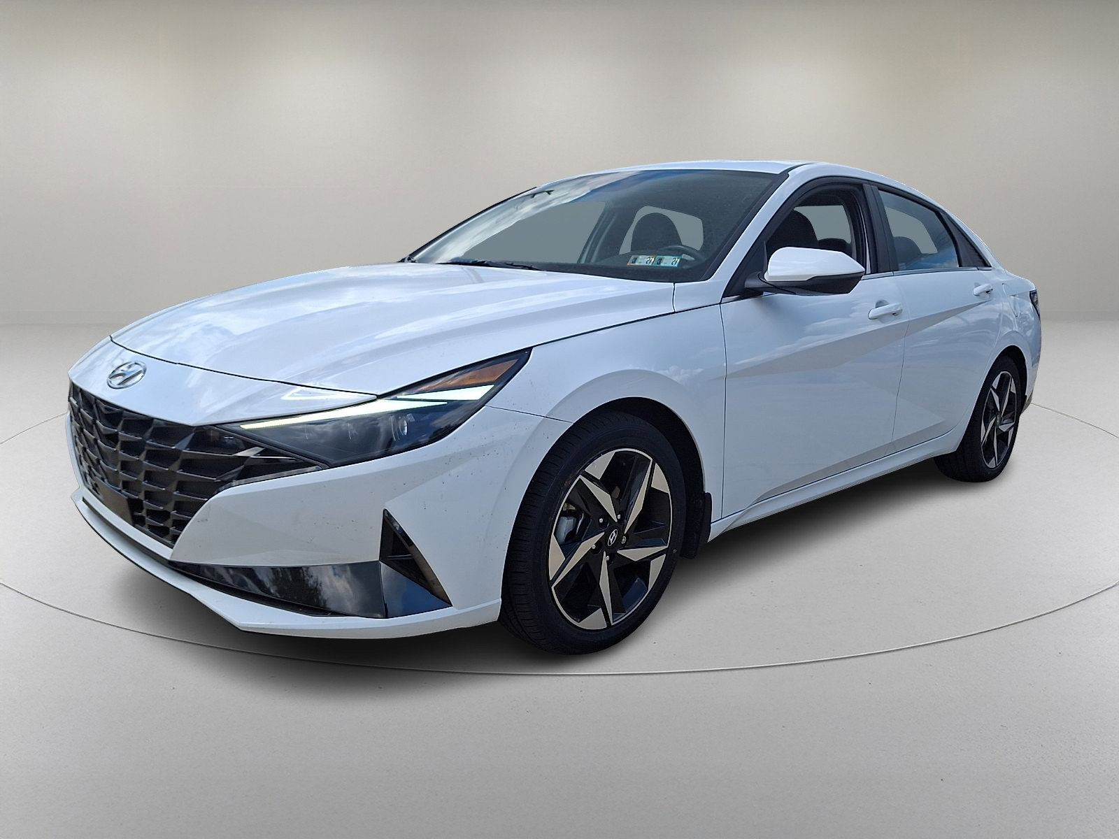 Certified 2022 Hyundai Elantra Limited w/ Winter Weather Package image 5