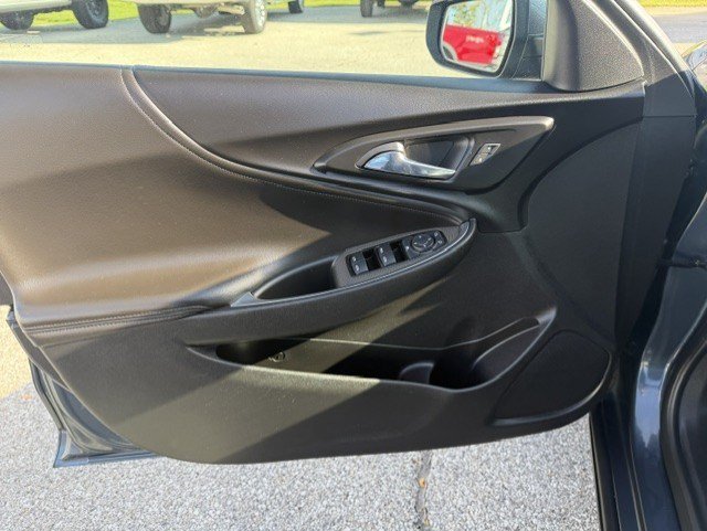 Used 2020 Chevrolet Malibu LT w/ Leather Package FWD image 11