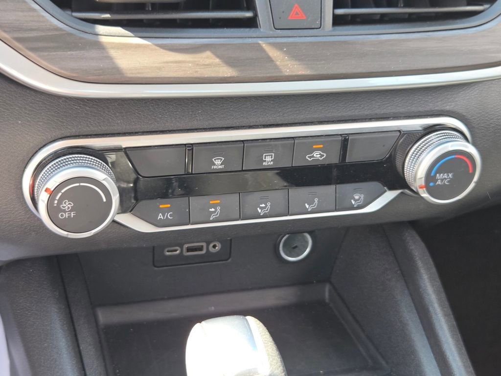 Used 2025 Nissan Altima 2.5 SV image 19