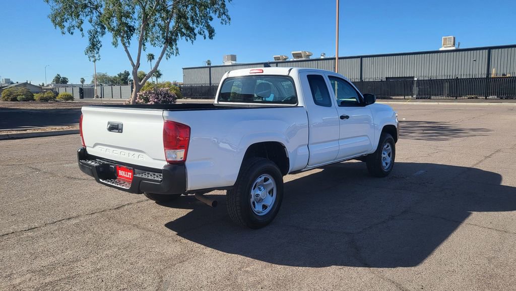 Used 2017 Toyota Tacoma SR image 9