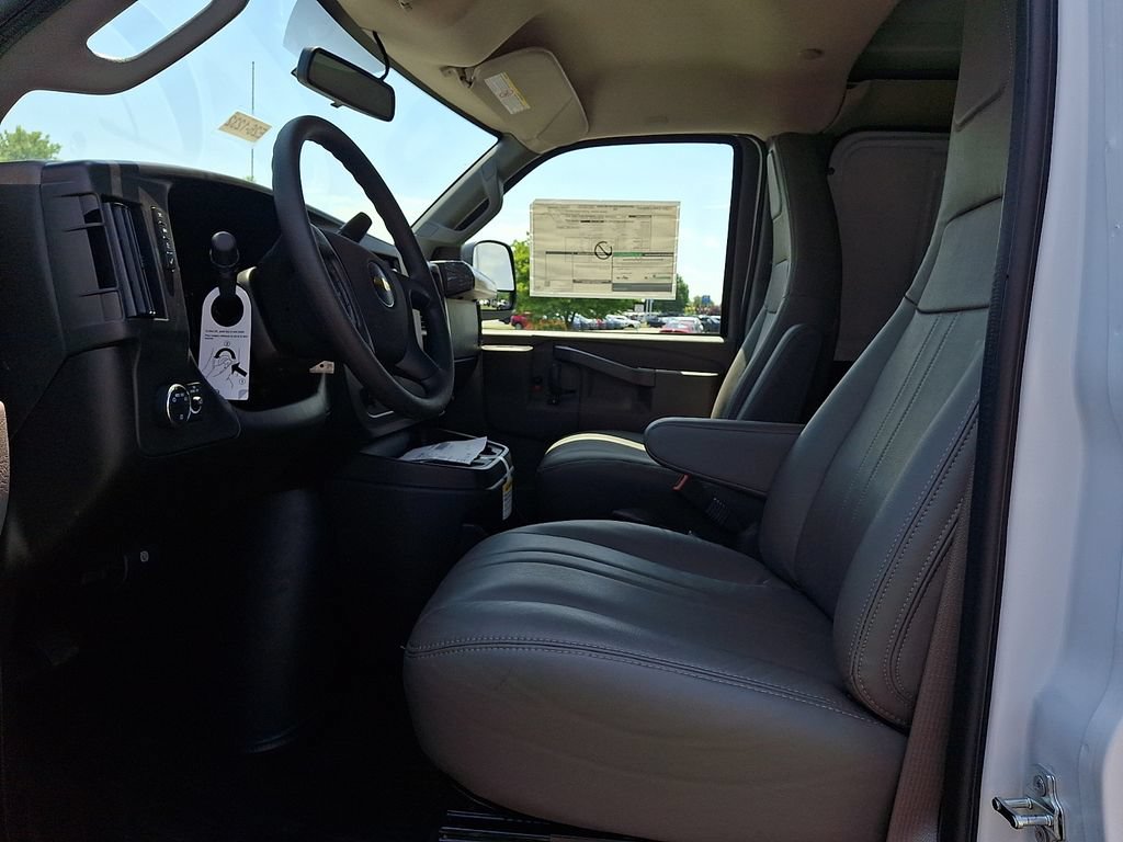 New 2026 Chevrolet Express 2500 Extended w/ Driver Convenience Package RWD image 8
