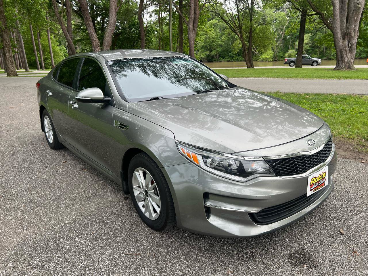Used 2017 Kia Optima LX w/ Driver Convenience Package FWD image 4