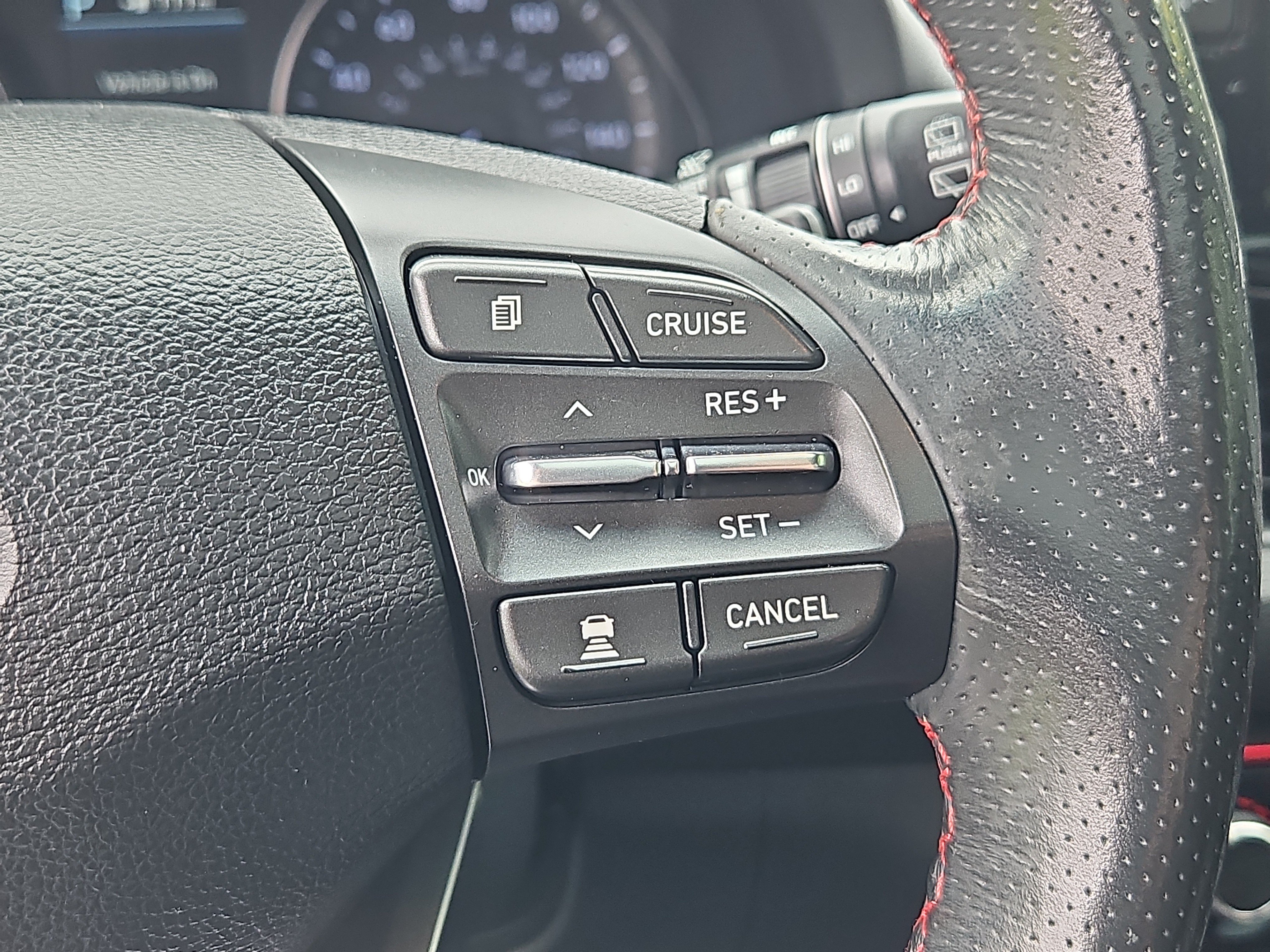 Used 2018 Hyundai Elantra GT Sport w/ Sport Tech Package 04 FWD image 17