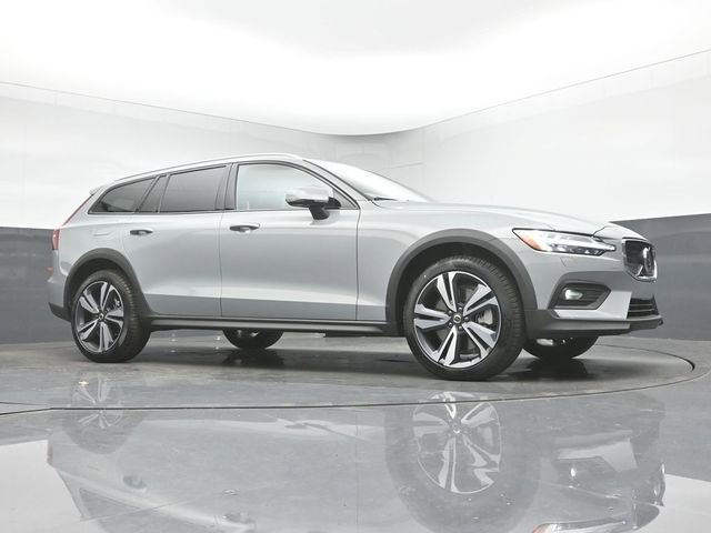 New 2026 Volvo V60 B5 Cross Country Plus w/ Protection Package Premier image 37