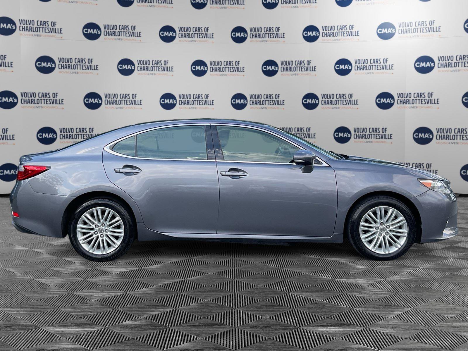 Used 2014 Lexus ES 350 w/ Luxury Package FWD image 6