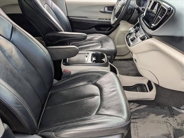 Used 2022 Chrysler Pacifica Touring-L image 20