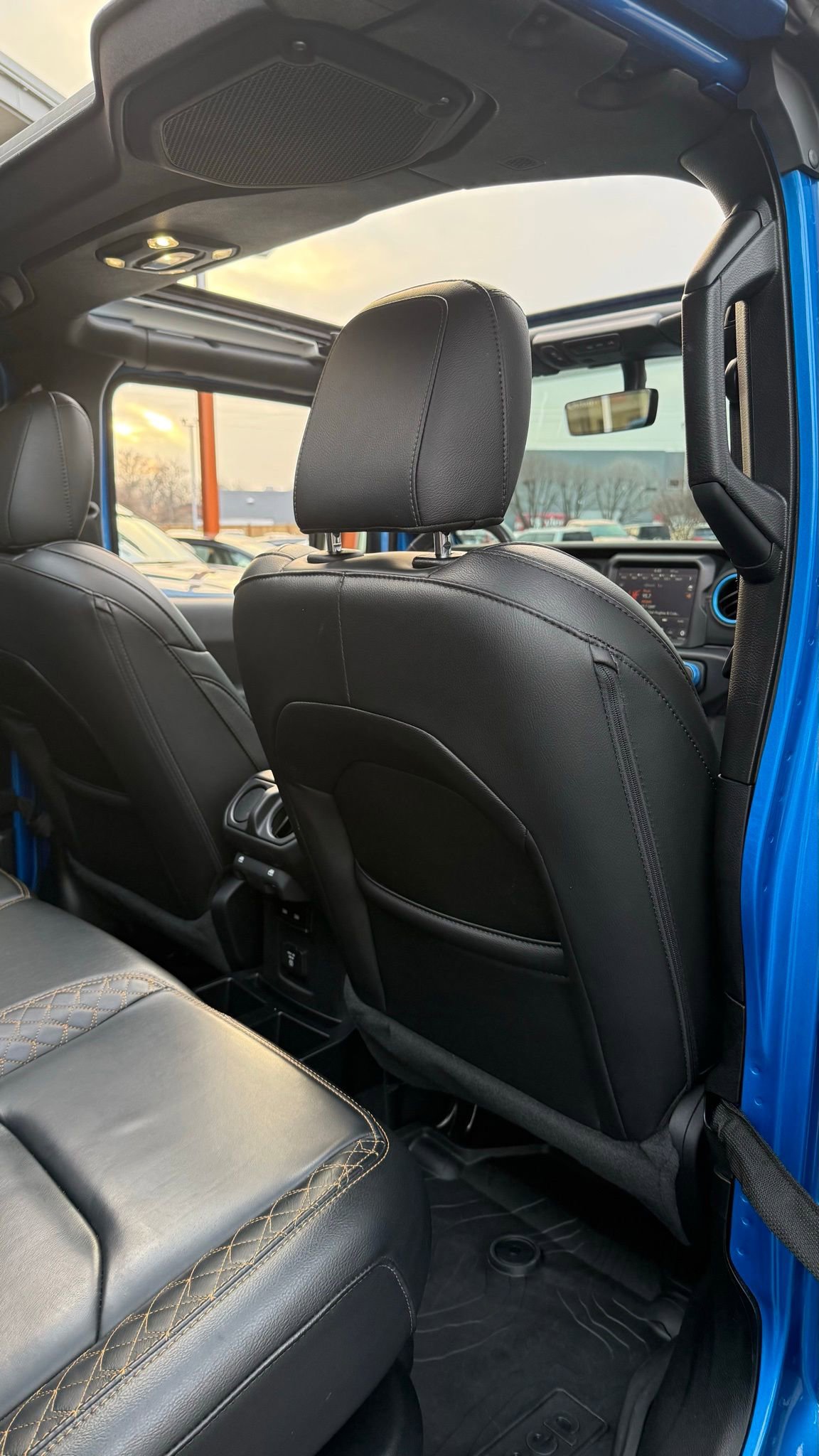 Used 2022 Jeep Wrangler Unlimited Sahara image 25