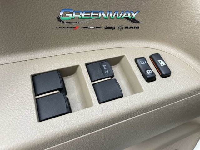 Used 2012 Toyota Highlander Limited w/ Tow Pkg FWD image 16