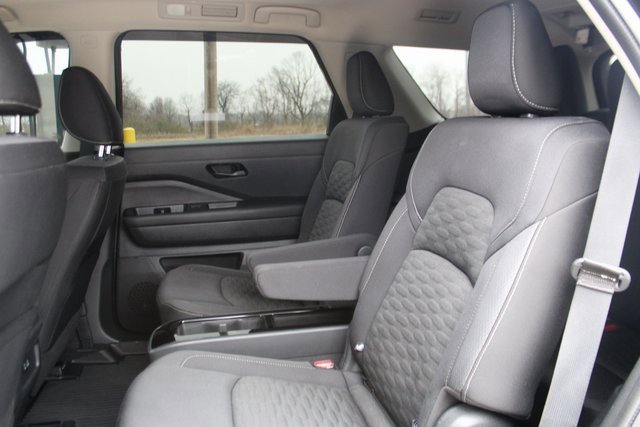 Used 2023 Nissan Pathfinder SV w/ SV Premium Package image 31