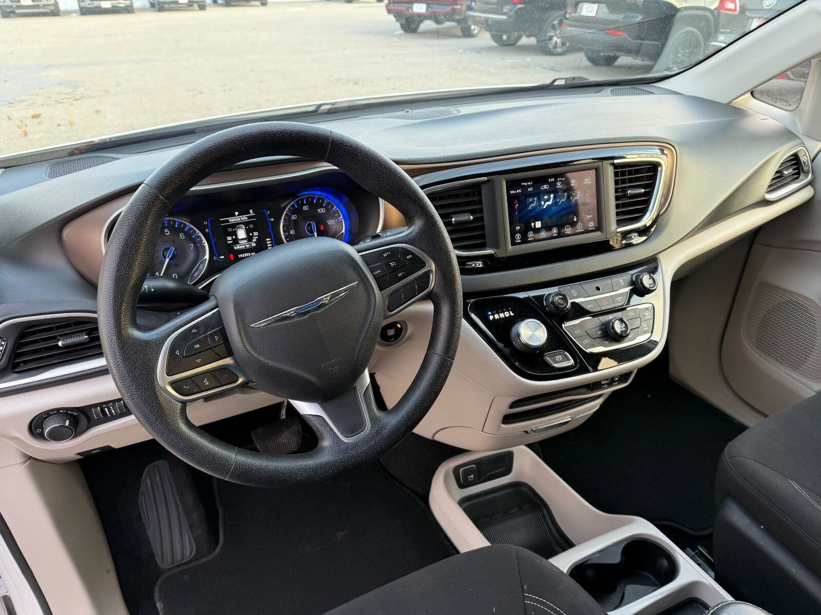 Used 2020 Chrysler Voyager LX FWD image 9