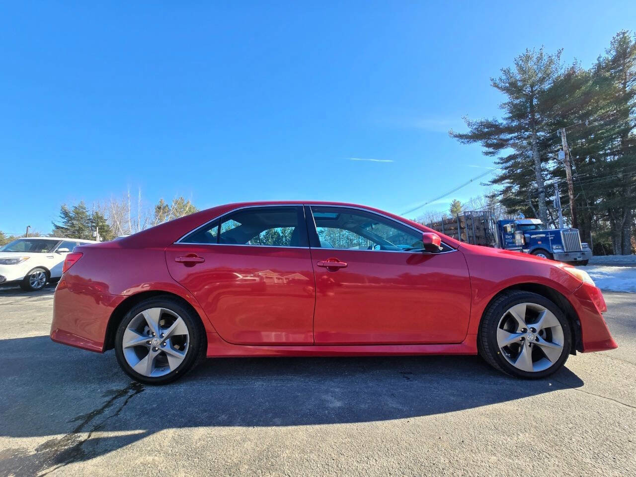 Used 2014 Toyota Camry SE FWD image 5