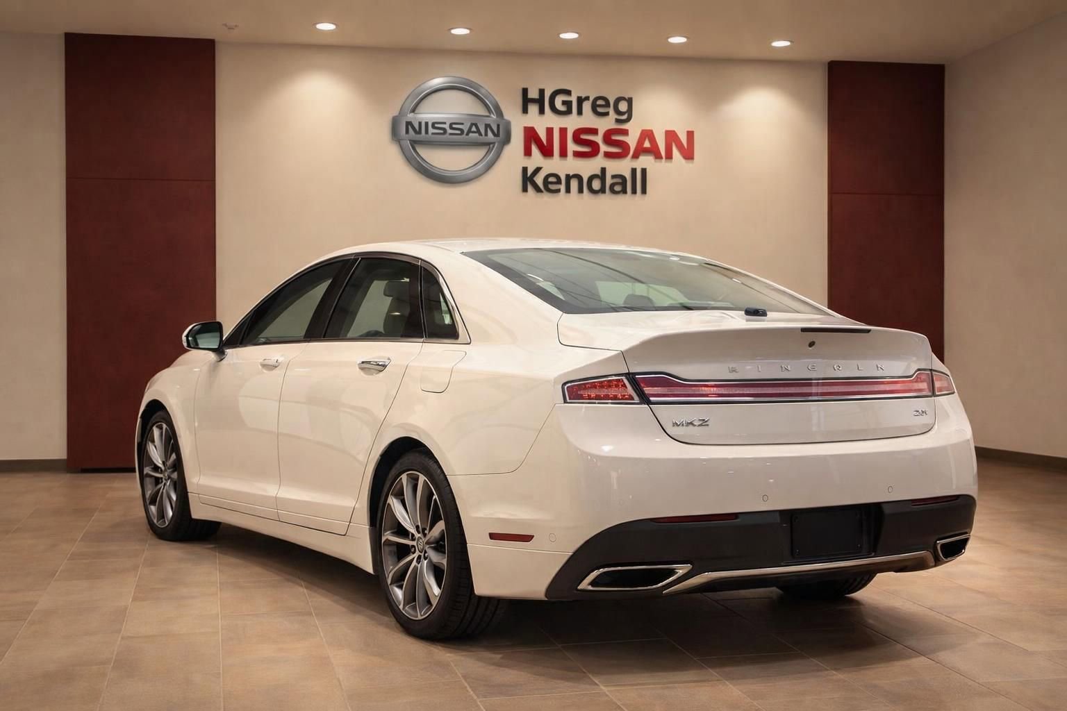 Used 2019 Lincoln MKZ Reserve w/ Reserve Plus Package FWD image 2