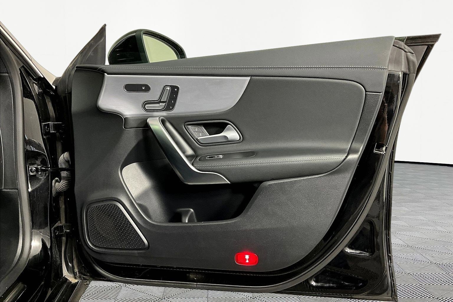 Used 2020 Mercedes-Benz CLA 250 4MATIC image 27