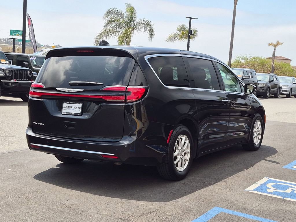 Certified 2023 Chrysler Pacifica Touring-L FWD image 5