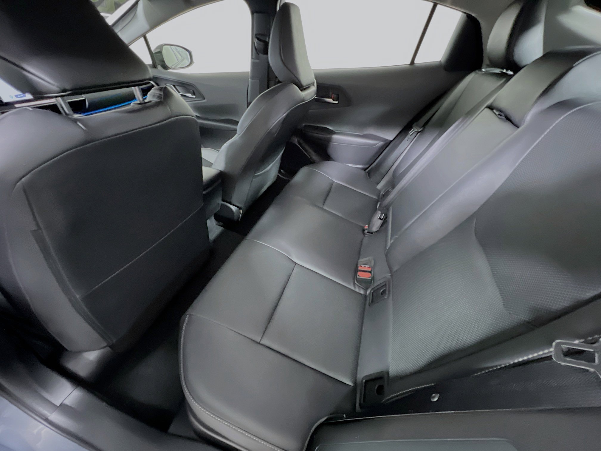 Used 2025 Toyota Prius XLE FWD image 29