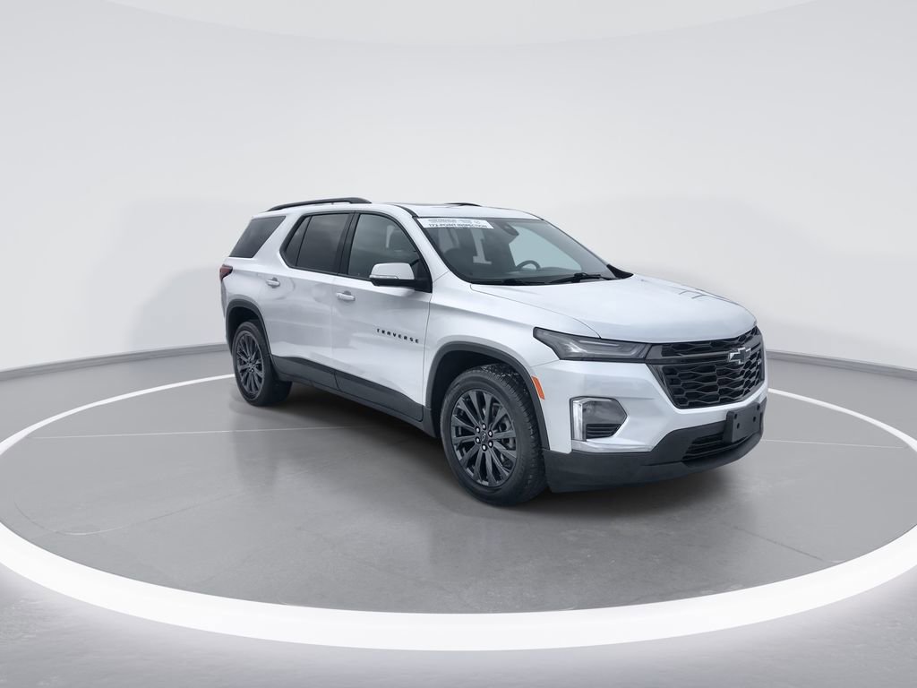 Used 2023 Chevrolet Traverse RS image 2