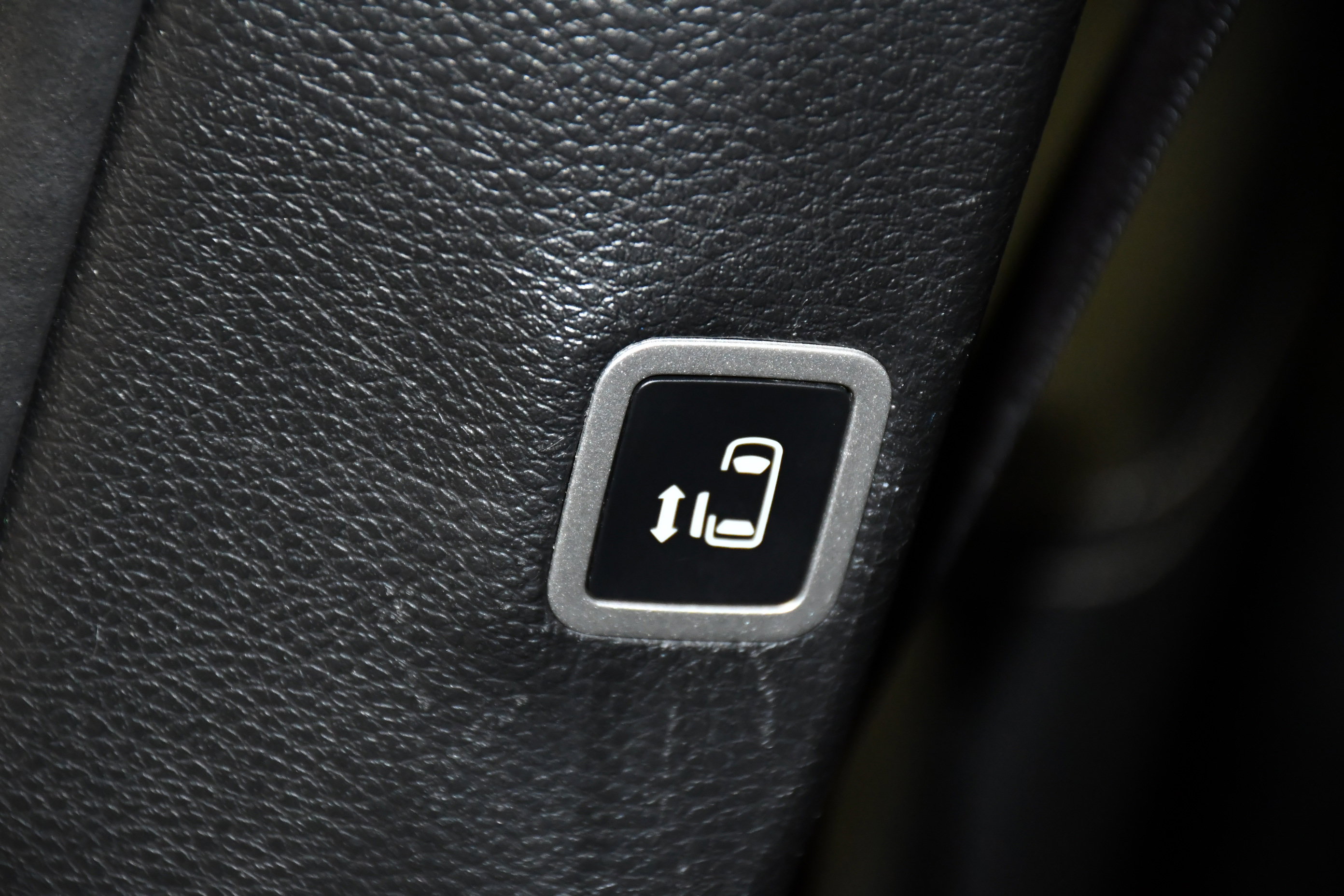 Used 2025 Chrysler Pacifica Limited image 47