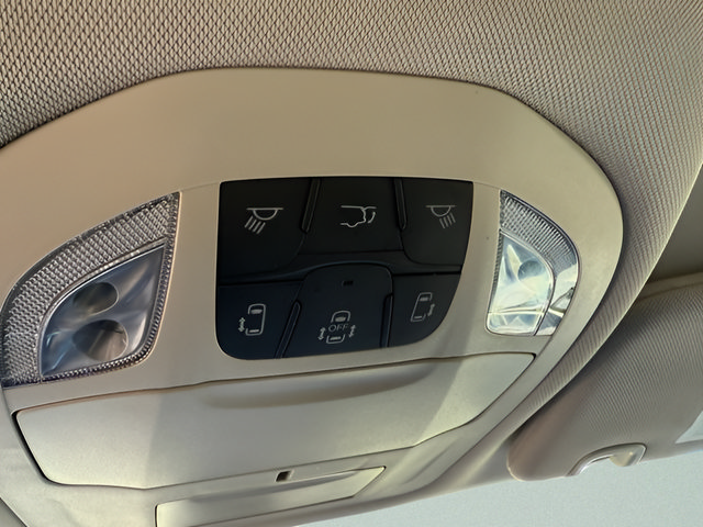 Used 2024 Chrysler Pacifica Touring-L FWD image 19