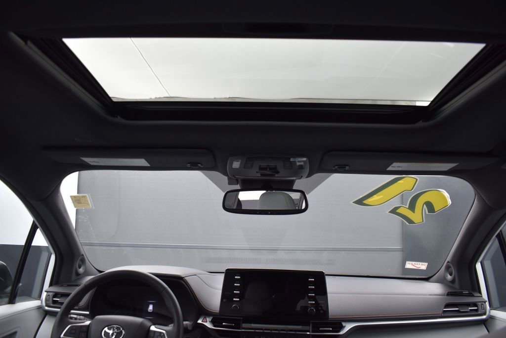 Used 2021 Toyota Sienna XSE w/ XSE Plus Package AWD/4WD image 33