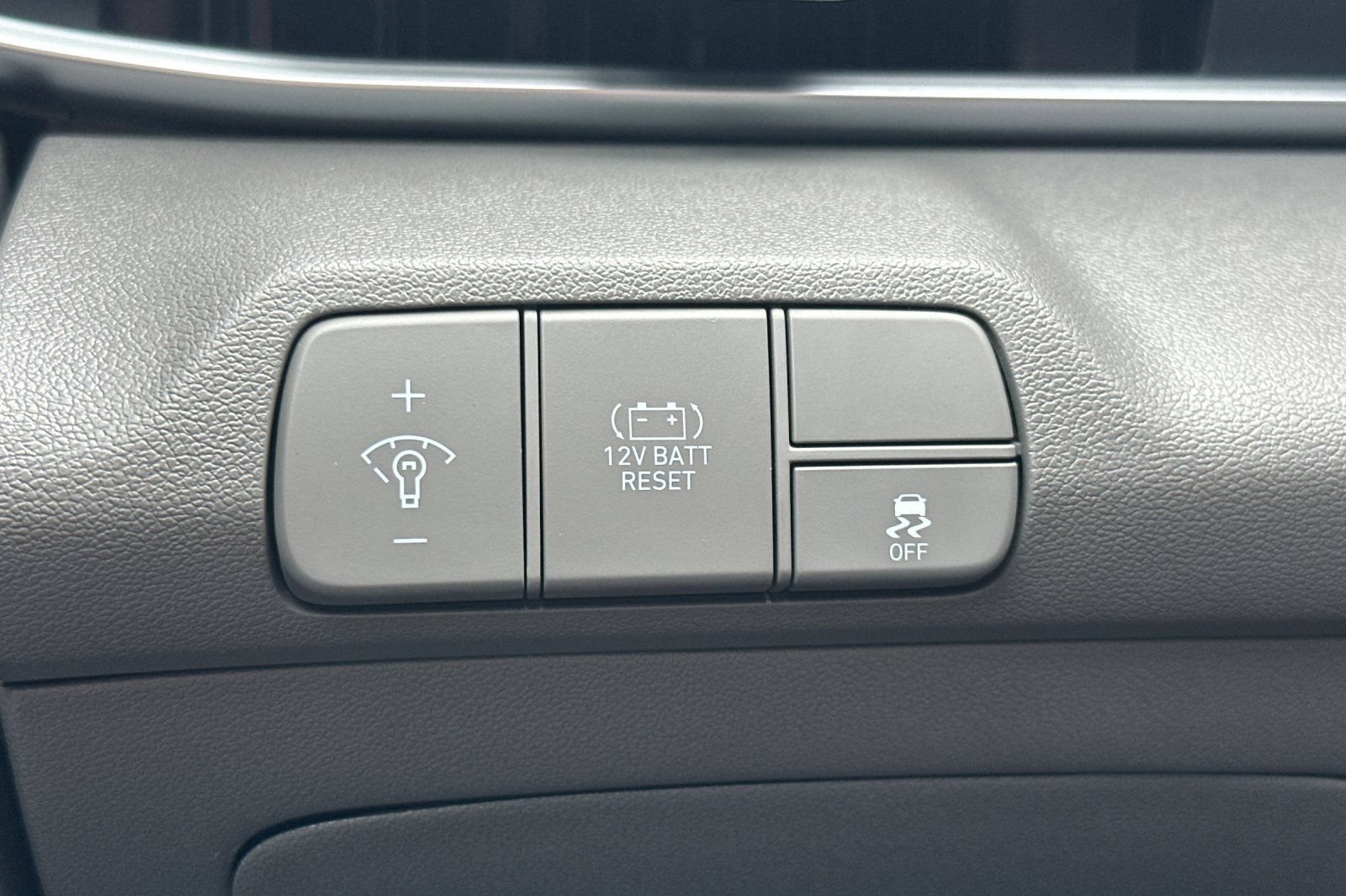 Used 2026 Hyundai Elantra Hybrid FWD image 34
