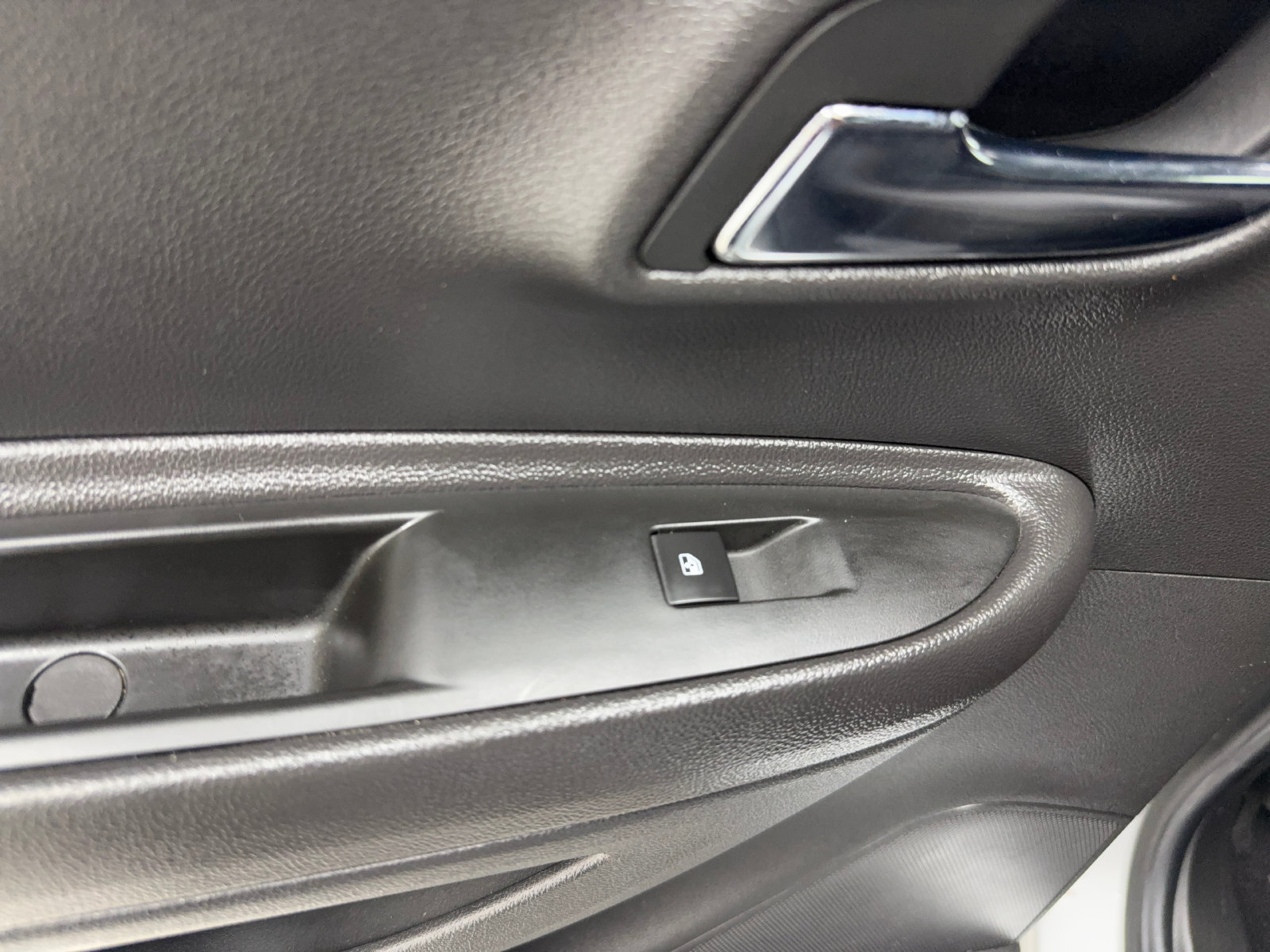 Used 2019 Chevrolet Trax LT w/ LT Convenience Package FWD image 43
