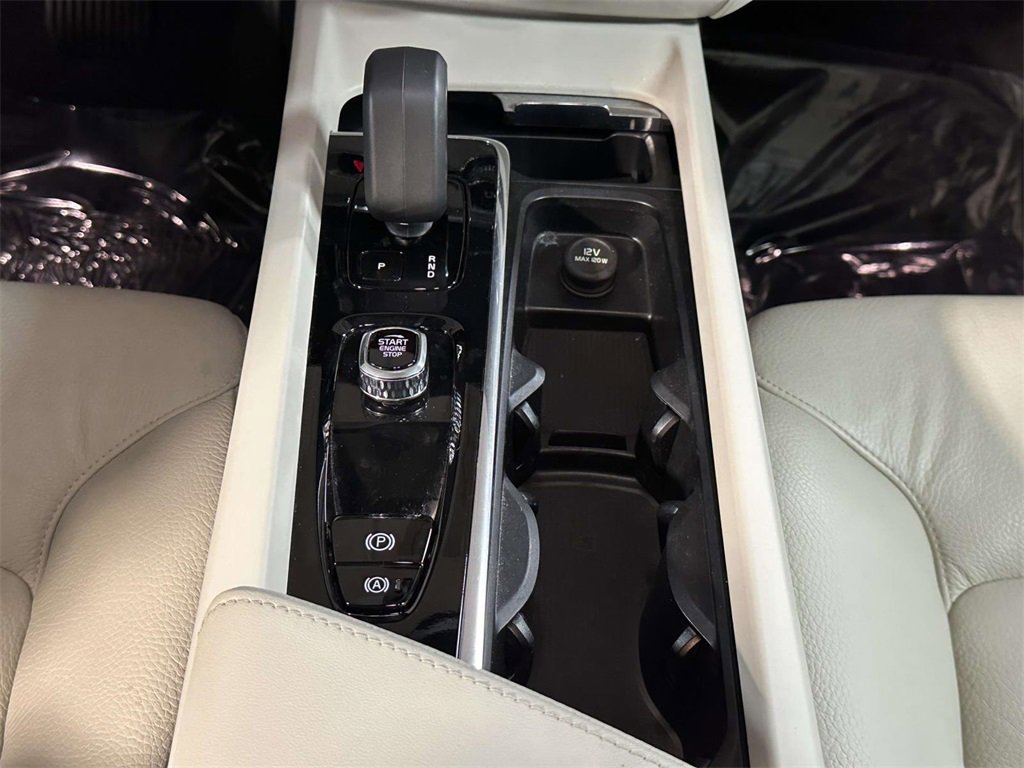 Used 2024 Volvo XC60 T8 Plus w/ Protection Package Premier image 12