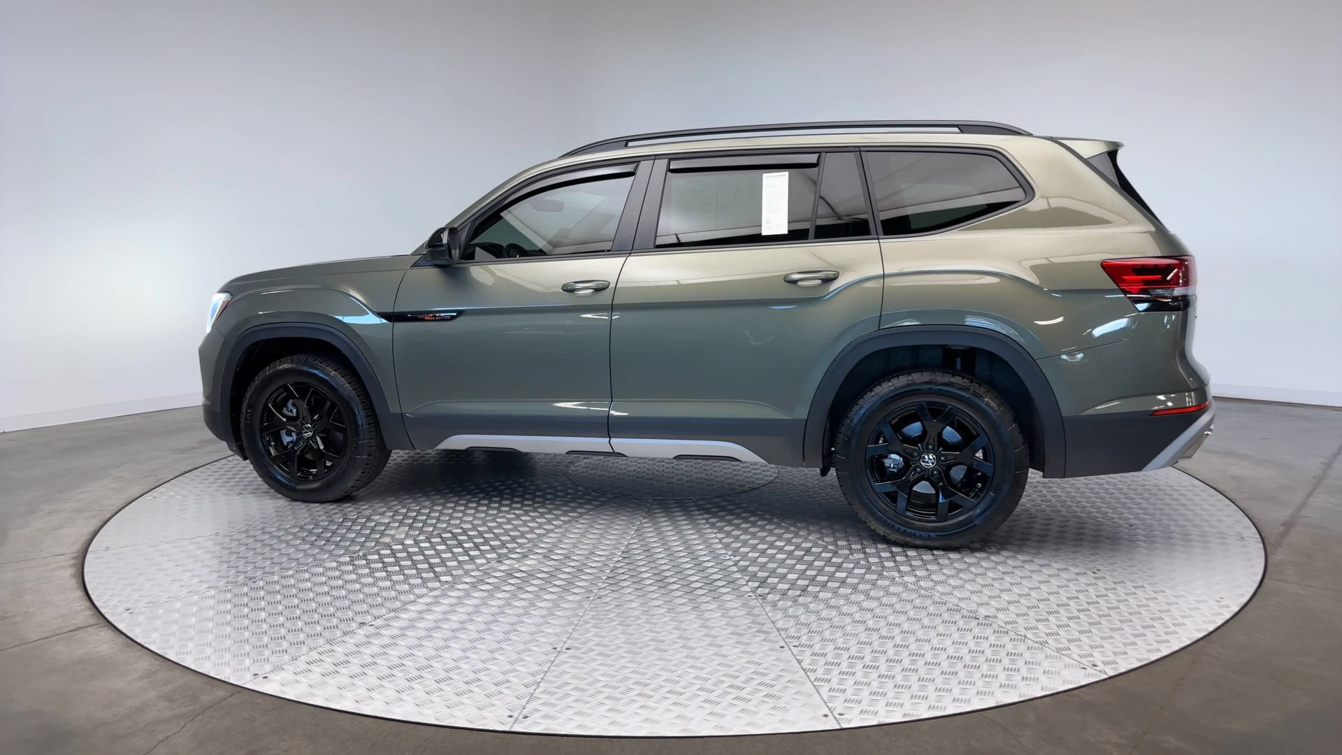 Used 2024 Volkswagen Atlas Peak Edition SE AWD/4WD image 5