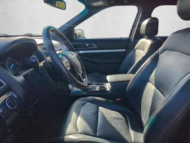 Used 2016 Ford Explorer XLT w/ Equipment Group 202A image 13