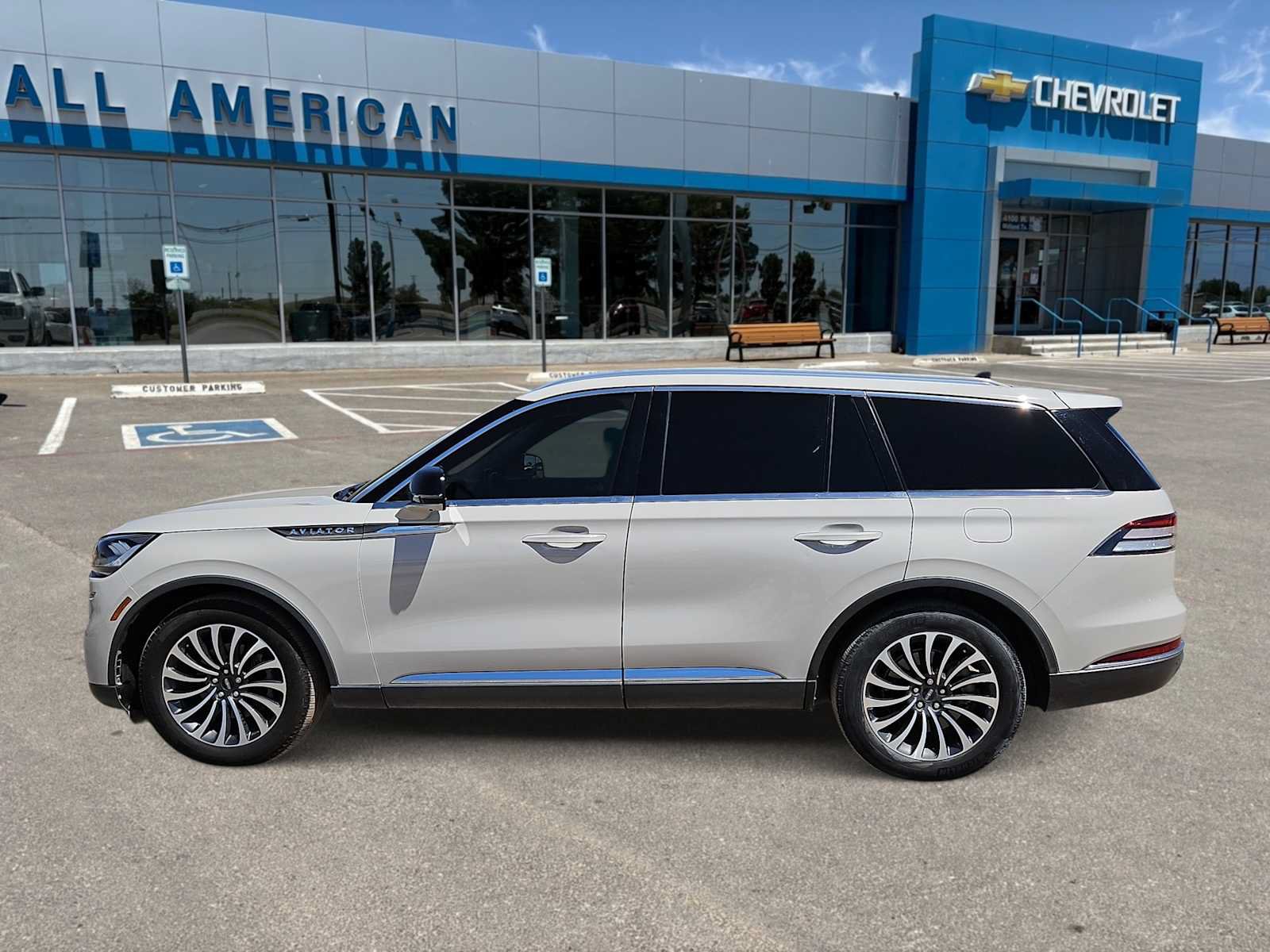 Used 2023 Lincoln Aviator Reserve w/ Elements Package Plus RWD image 5
