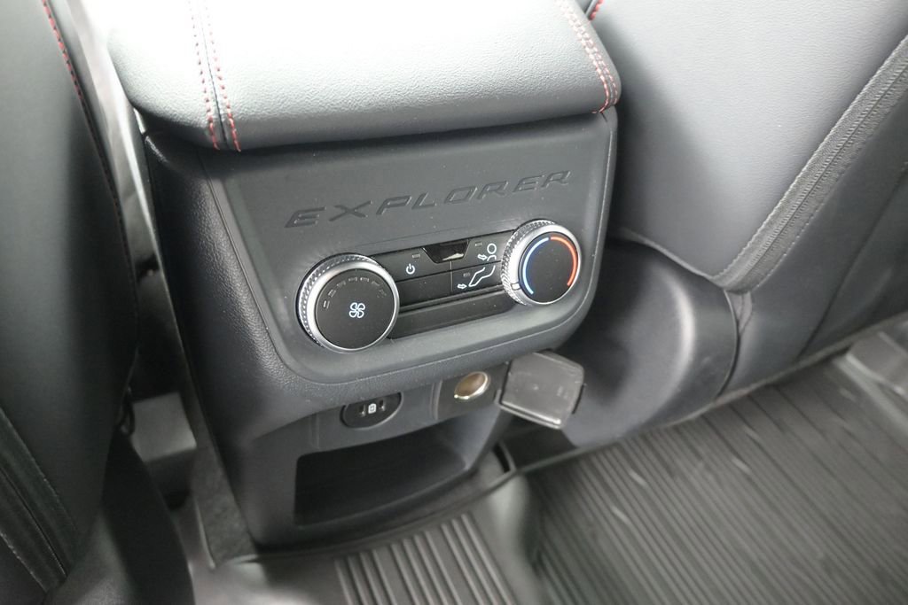 Used 2025 Ford Explorer ST-Line RWD image 16