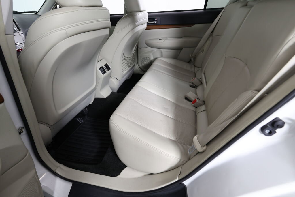 Used 2014 Subaru Outback 2.5i Limited w/ Moonroof Package AWD/4WD image 17