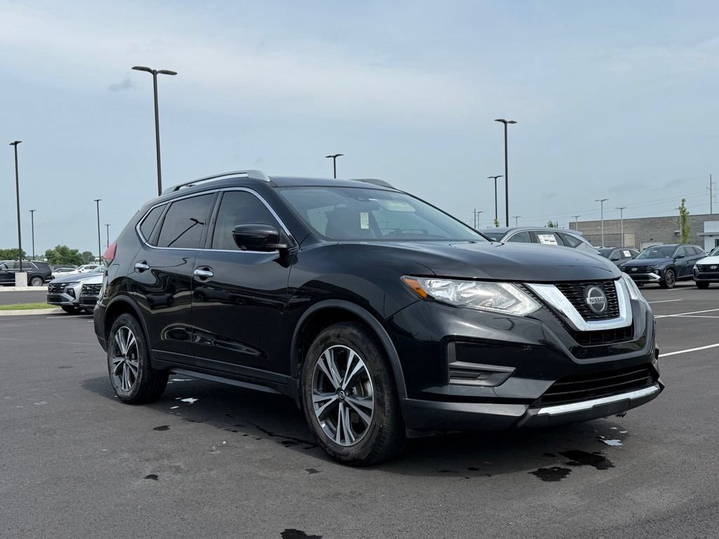 Used 2019 Nissan Rogue SV w/ Premium Package FWD image 3