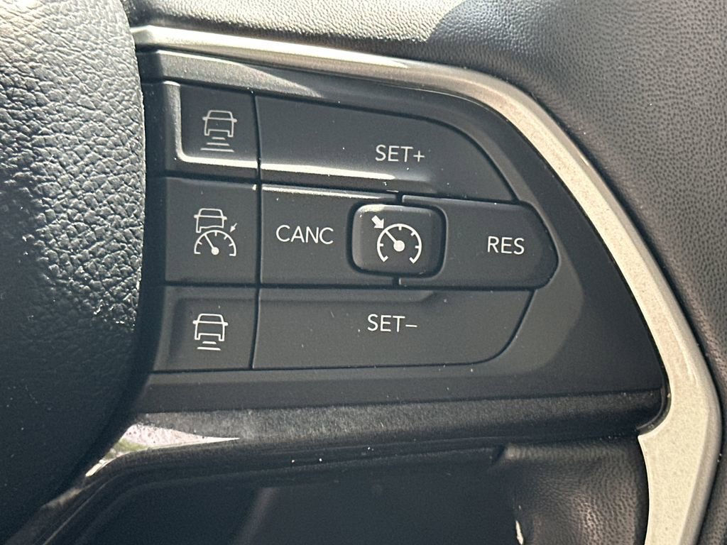 Used 2022 Jeep Grand Cherokee L Laredo w/ Luxury Tech Group I image 28