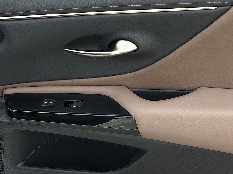 Used 2022 Lexus ES 300h w/ Premium Package image 22