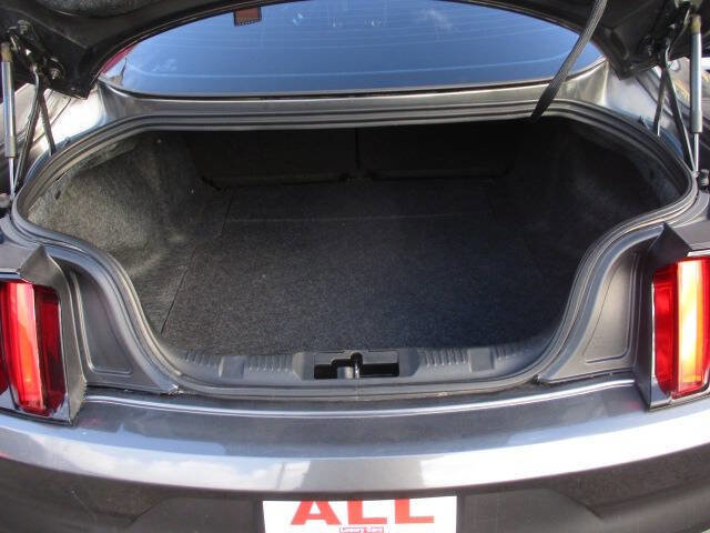 Used 2017 Ford Mustang Coupe image 7