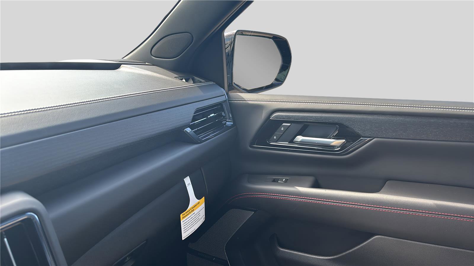 New 2026 GMC Yukon AT4 Ultimate w/ LPO, Floor Liner Package image 11