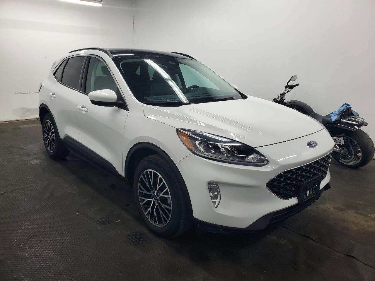 Used 2022 Ford Escape SEL w/ Technology Package image 3