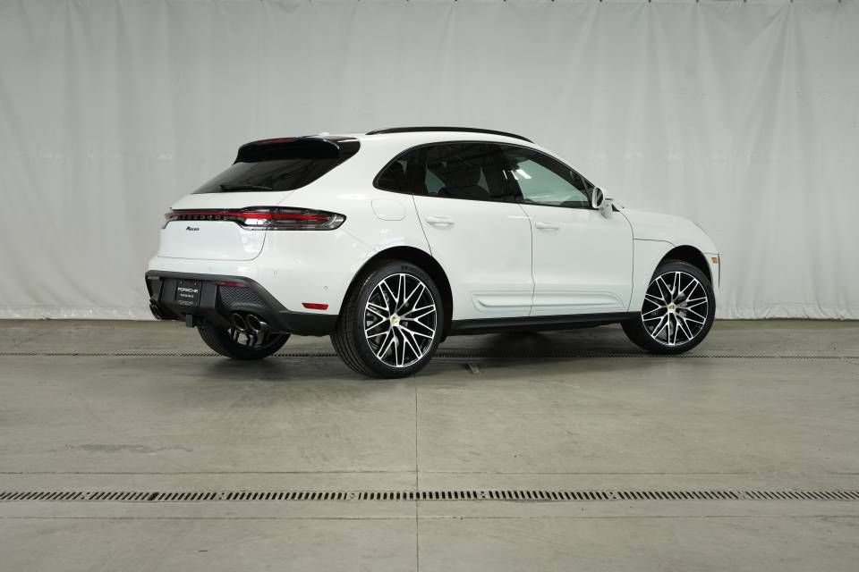 Certified 2025 Porsche Macan AWD/4WD image 7