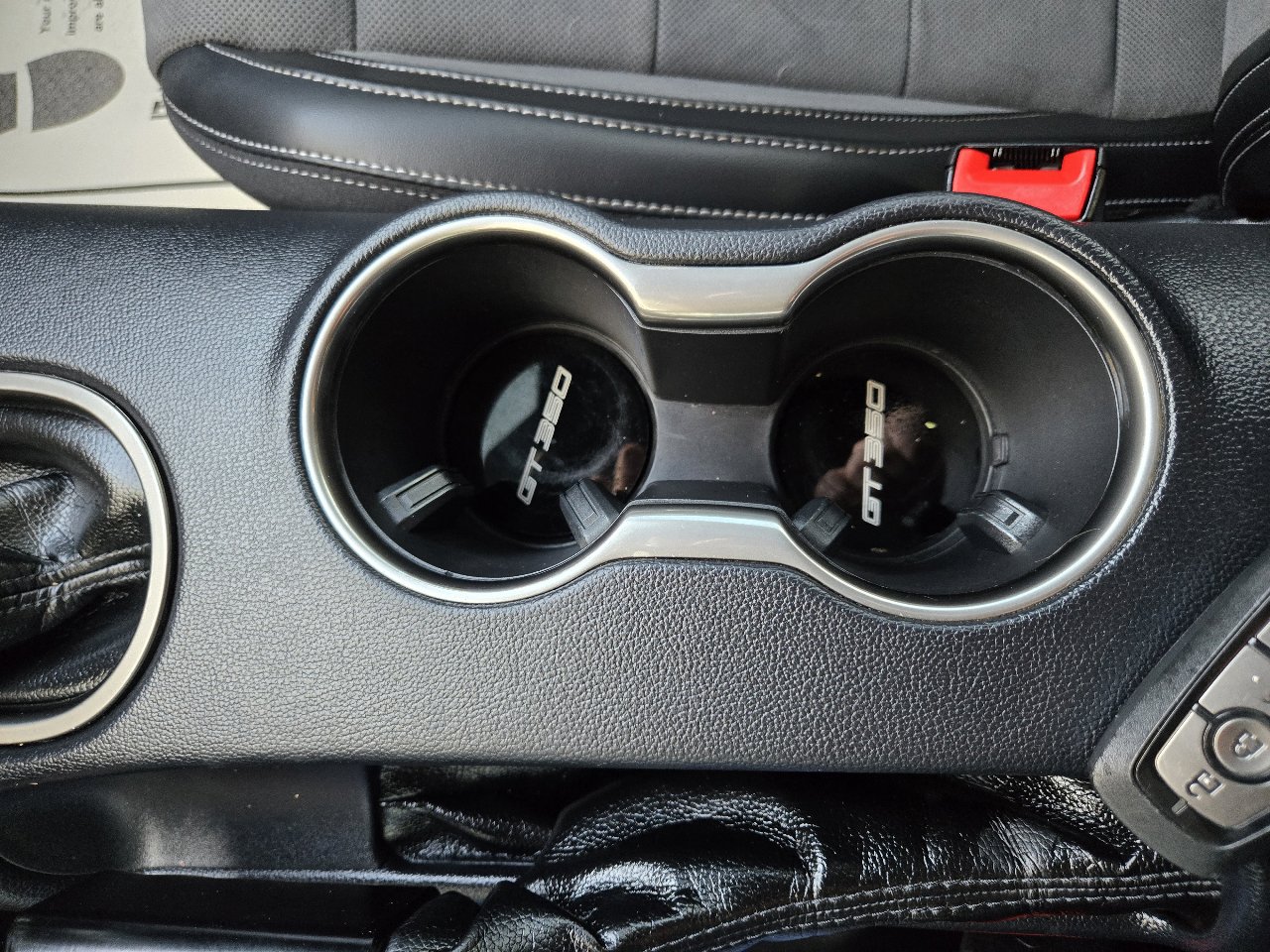 Used 2019 Ford Mustang Shelby GT350 w/ Technology Package image 36