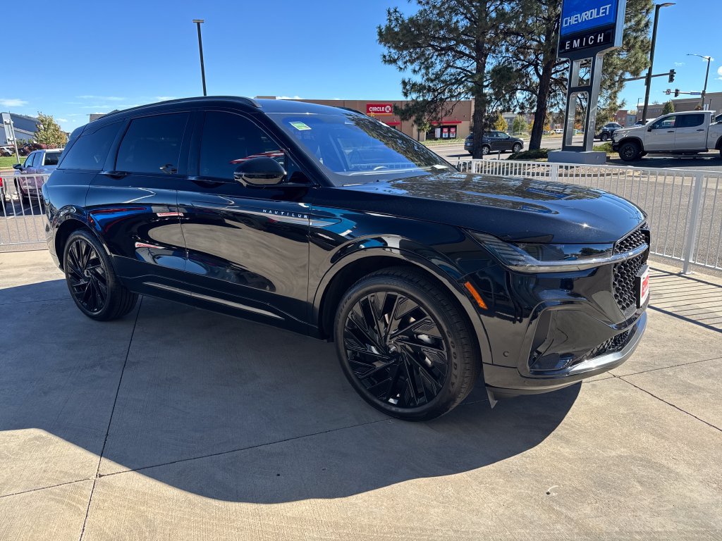 Used 2024 Lincoln Nautilus Reserve w/ Jet Appearance Package (87T) AWD/4WD image 7